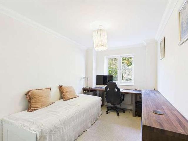 Flat for sale in Mindenhurst, Surrey Heath