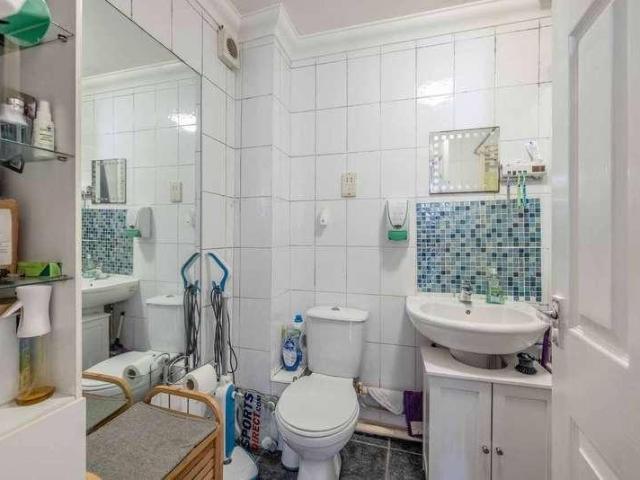 Flat for sale in Slough, Myrke