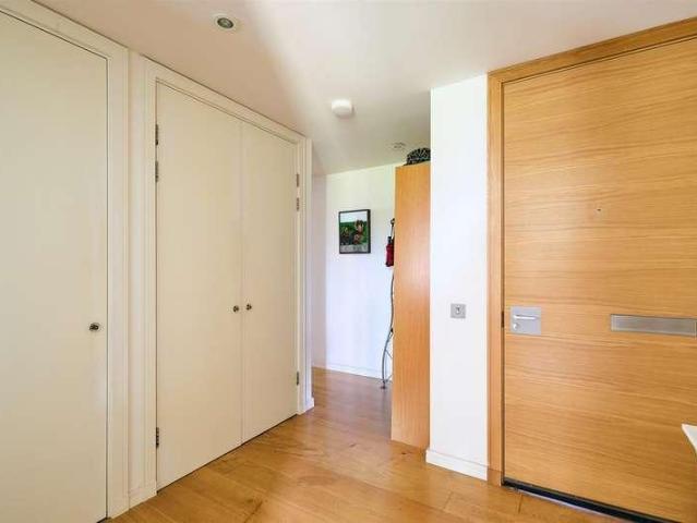 Flat for sale in Wandsworth, Greater London