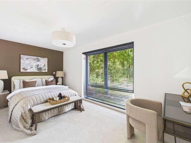 Flat for sale in Horsell, Woking