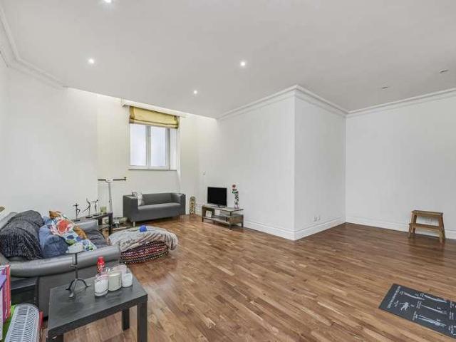Flat for sale in Westminster, Greater London