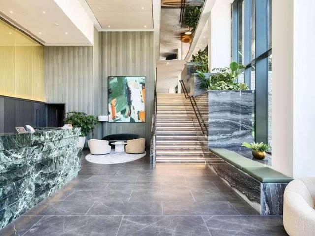 Flat for sale in Shepherd's Bush, Greater London
