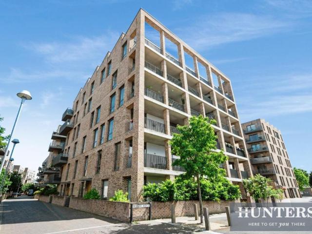 Flat for sale in London Borough of Hounslow, Greater London