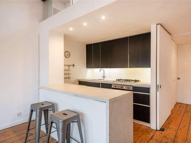 Flat for sale in North Kensington, Greater London