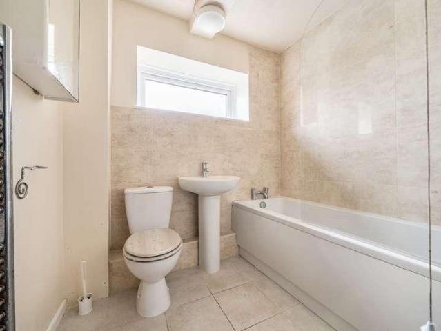 Flat for sale in Yate, West of England