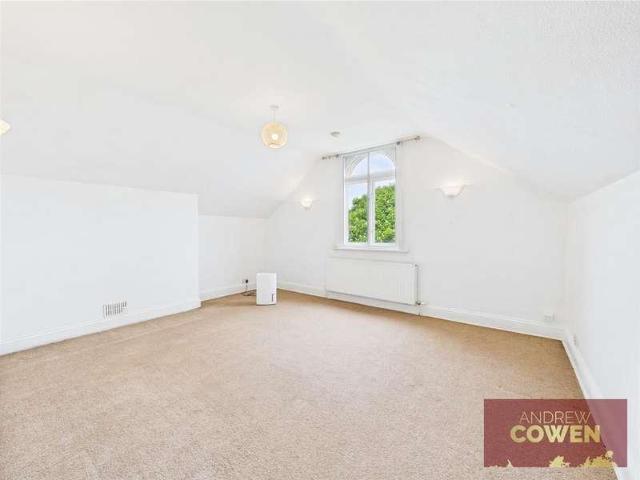 Flat for sale in South Cliff, Kepwick