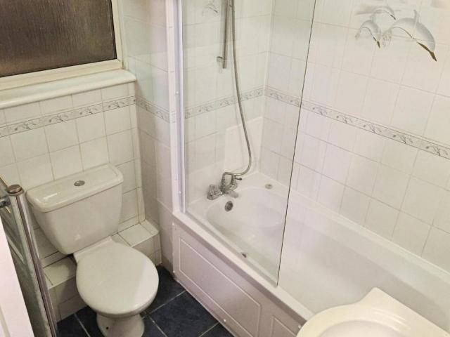 Flat for sale in Canning Town, Greater London