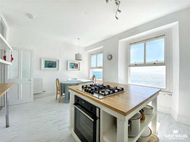 Flat for sale in Tenby, Wales