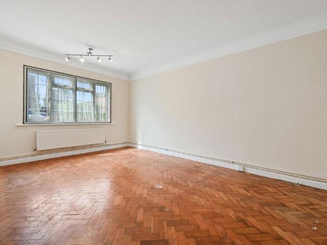 Flat for sale in Kenton, Greater London