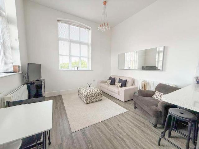 Flat for sale in Key Street, Suffolk