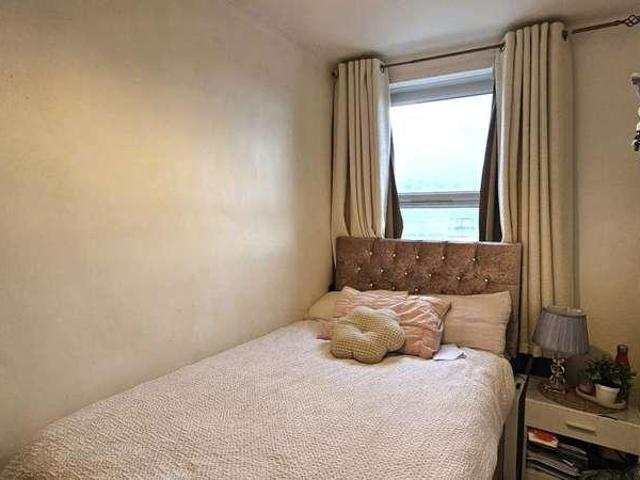 Flat for sale in Camberwell, Greater London