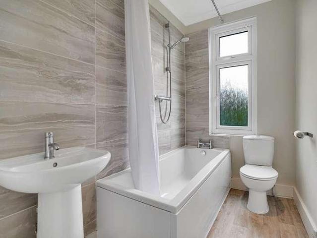 Flat for sale in East Dulwich, Greater London
