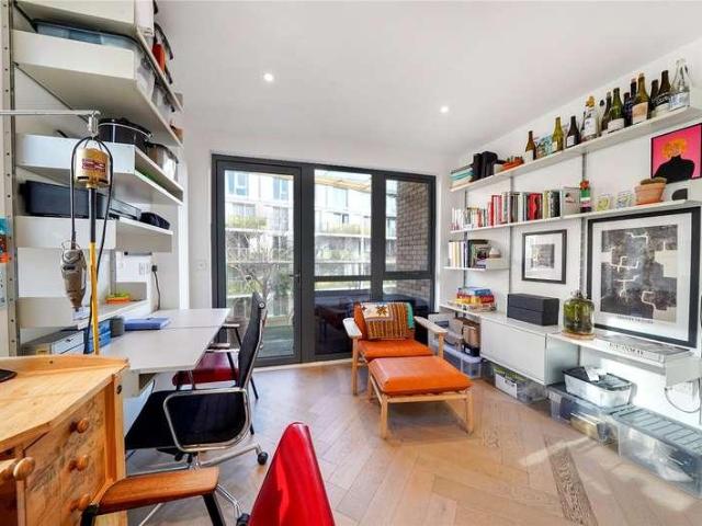 Flat for sale in Hornsey, Greater London