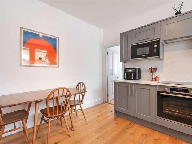 Flat for sale in Bellenden, Greater London