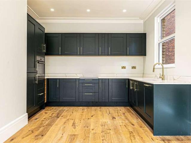 Flat for sale in Barnet Vale, Greater London