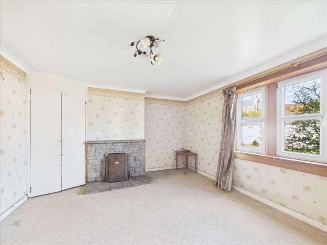 Flat for sale in Tarbert, Scotland