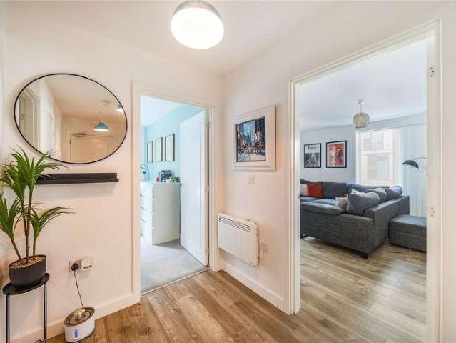 Flat for sale in Ashley Park, Surrey