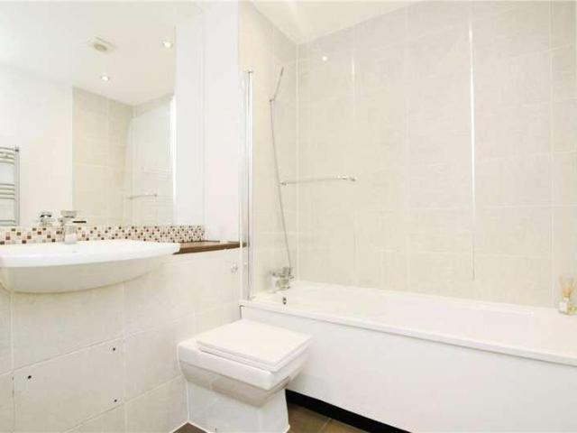 Flat for sale in Key Street, Suffolk