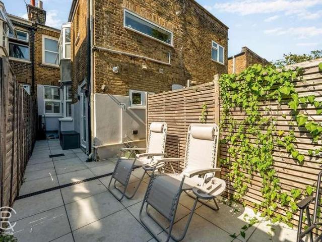 Flat for sale in London Borough of Ealing, Hanwell