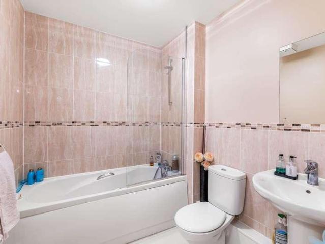 Flat for sale in Lincoln, Ermine