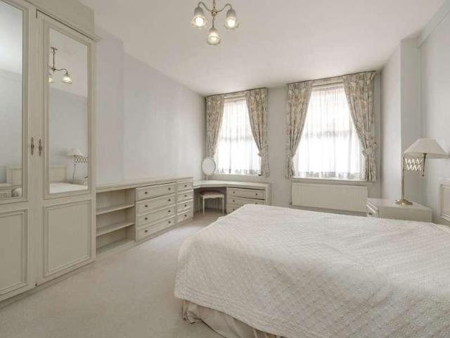 Flat for sale in Knightsbridge, Greater London