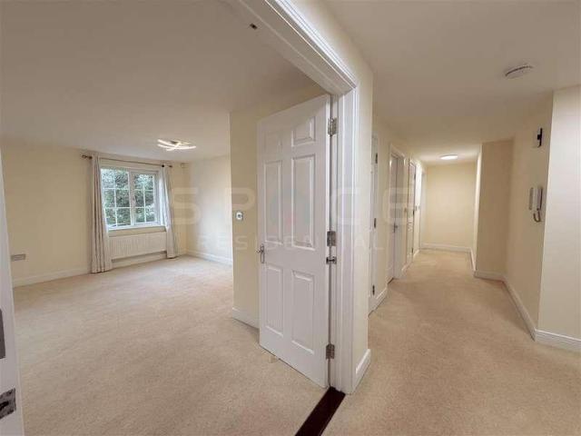 Flat for sale in The Hale, Greater London