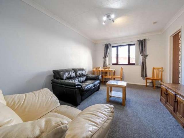 Flat for sale in California, Key Street