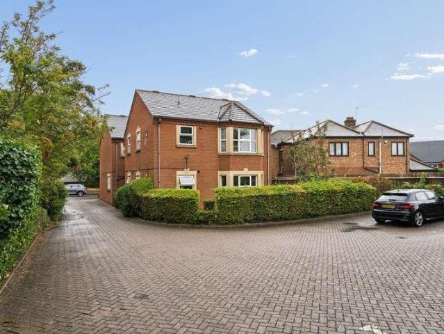 Flat for sale in King's Walden, Hertfordshire