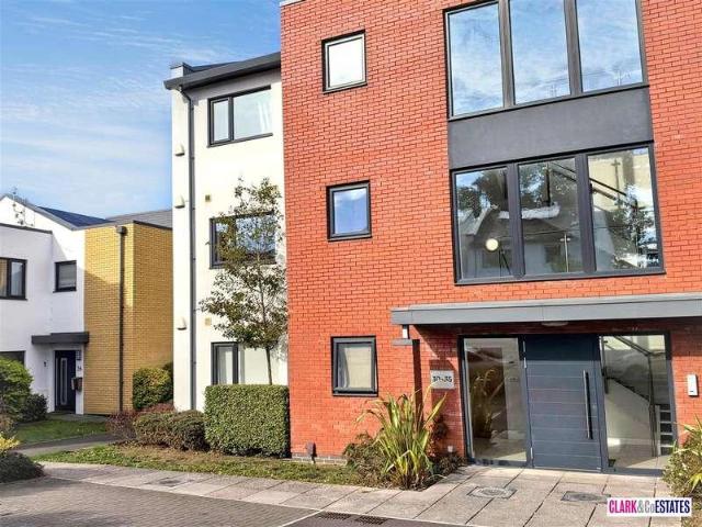 Flat for sale in Topsham, Exeter