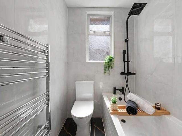 Flat for sale in Harlesden, Greater London