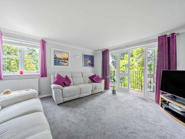 Flat for sale in Horsell, Woking