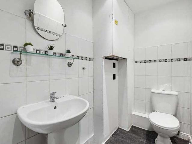 Flat for sale in Edmonton, Greater London