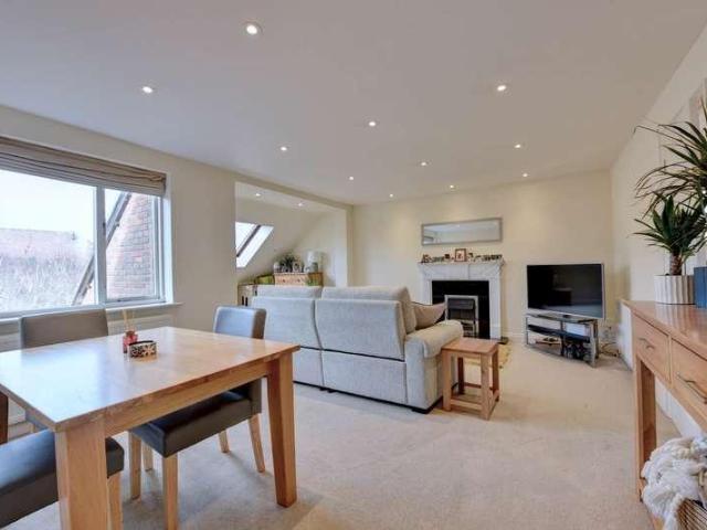 Flat for sale in Henley-on-Thames, Berrick Salome
