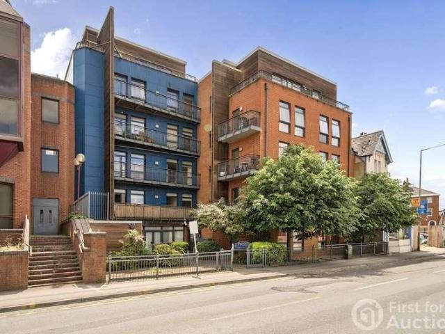 Flat for sale in Reading