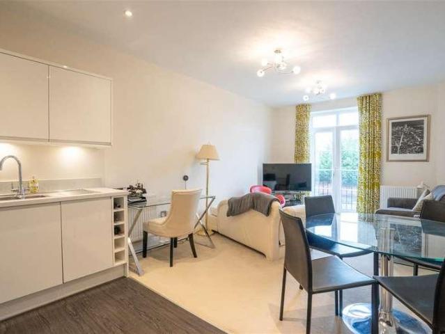 Flat for sale in Dickens Heath, West Midlands