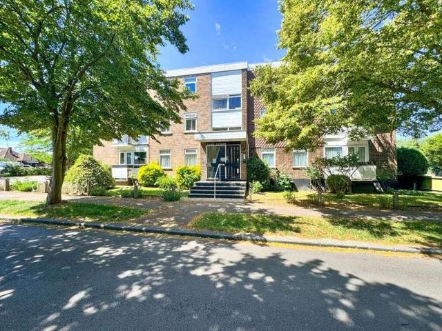 Flat for sale in Alton Barnes, Essex