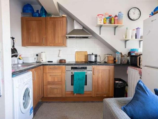 Flat for sale in Kensington, Calderstones