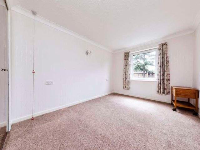 Flat for sale in Croydon, Addiscombe