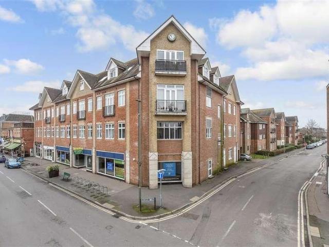 Flat for sale in Red Hill, Surrey