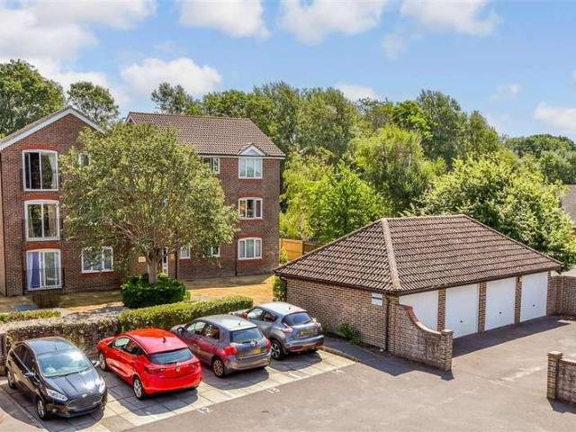 Flat for sale in Worthing, West Sussex