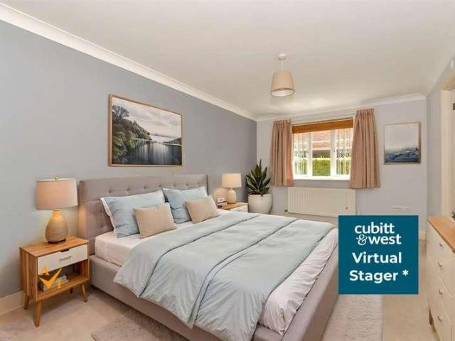 Flat for sale in Red Hill, Surrey