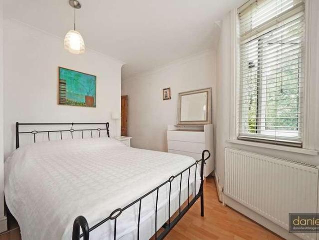 Flat for sale in Harlesden, Greater London