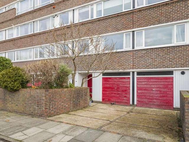 Flat for sale in Hayes, Greater London