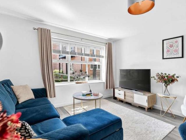Flat for sale in Blackhills, Surrey