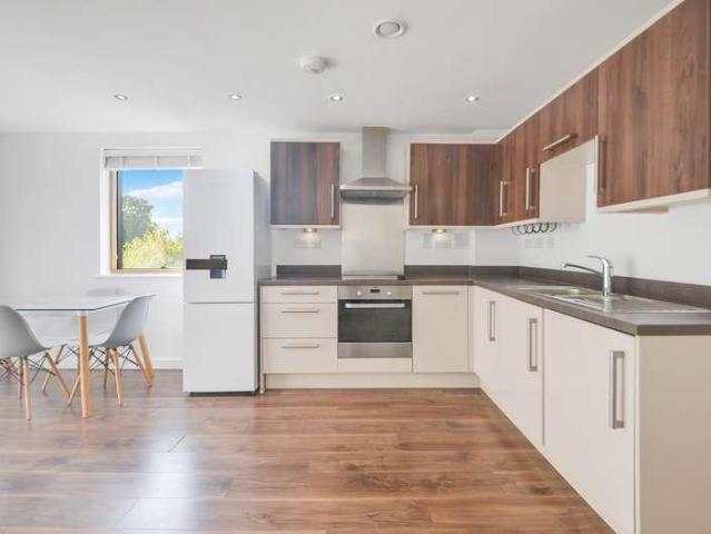 Flat for sale in Harlesden, Greater London