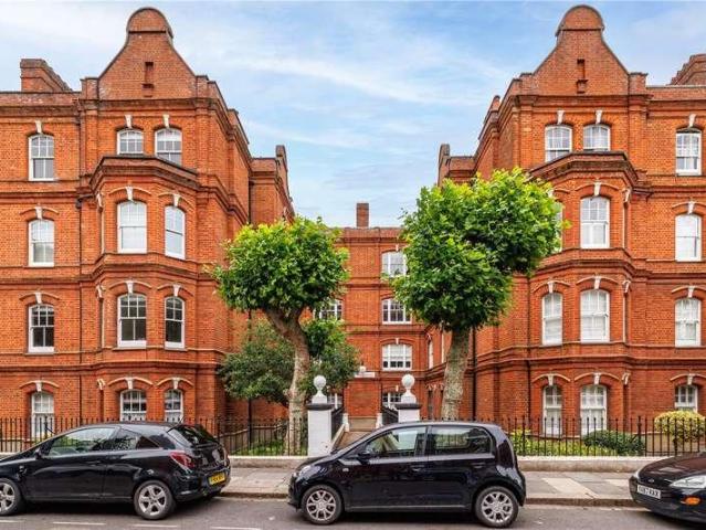 Flat for sale in West Kensington, Greater London