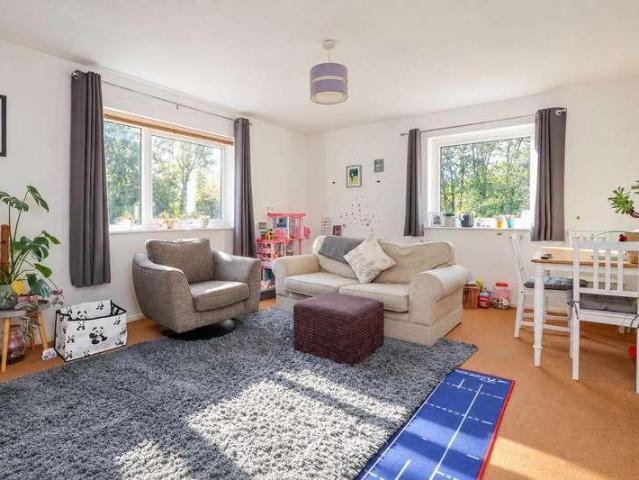 Flat for sale in Highwood, Horsham