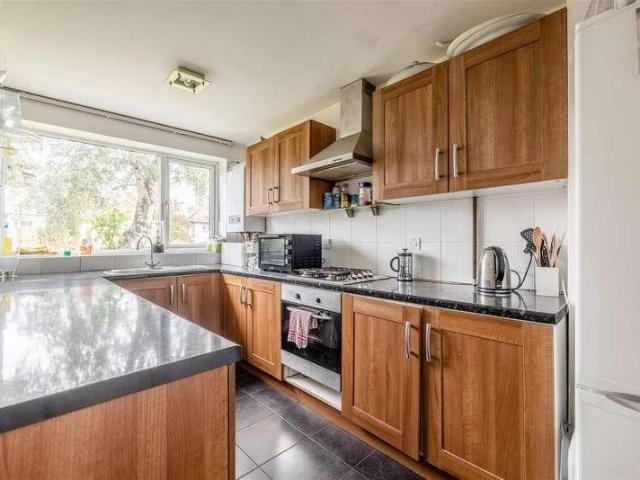 Flat for sale in Clewer Village, Windsor