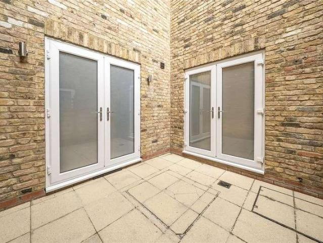 Flat for sale in London Borough of Ealing, Greater London