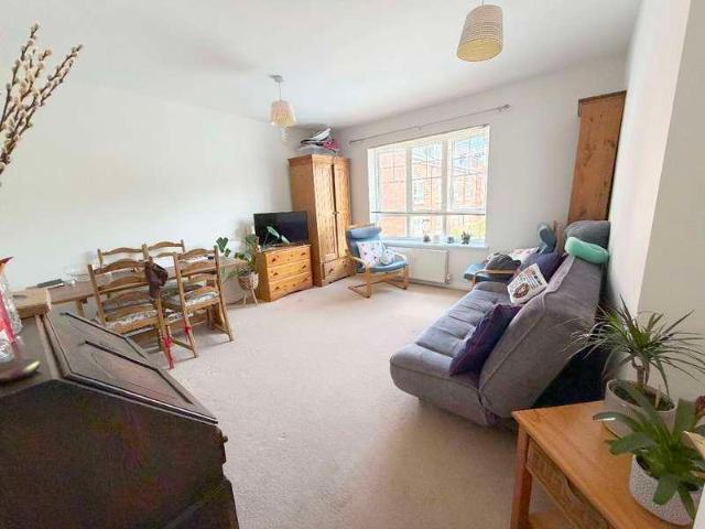 Flat for sale in Woodloes Park, Green Close